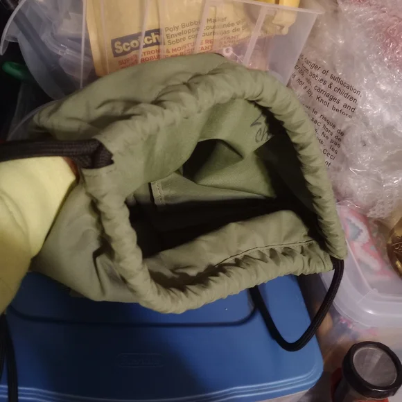 GREEN NIKE DRAWSTRING BAG AND NIKE TRACK AND FIELD SHOEBAG - Picture 9 of 14